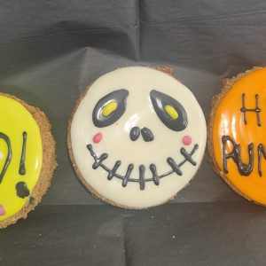 3 Halloween iced cookies